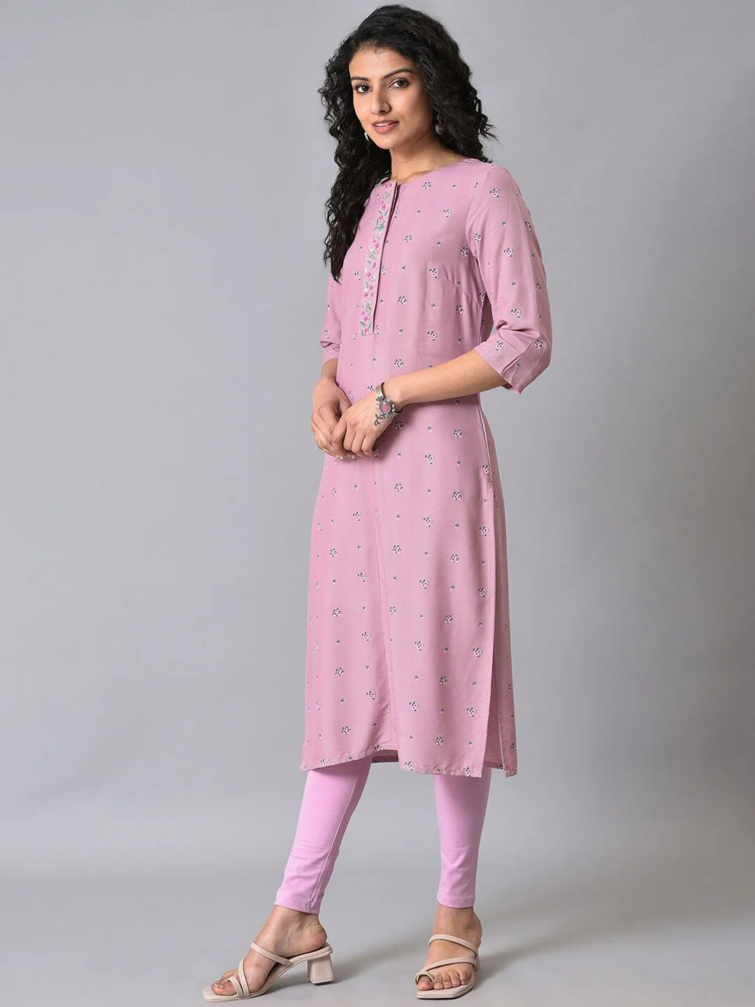 W Floral Embroidered Thread Work Kurta