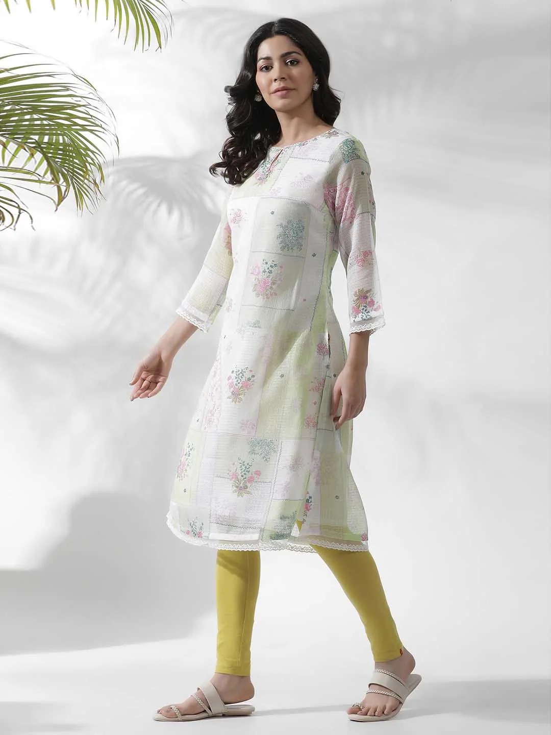 W Floral Printed Keyhole Neck Beads and Stones Kurta - Image 5