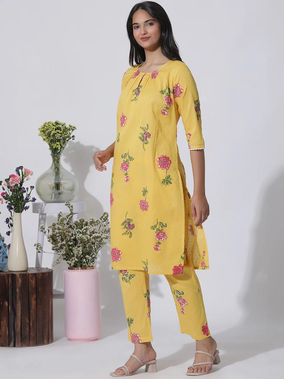 W Floral Printed Keyhole Neck Regular Thread Work Pure Cotton Kurta With Trousers - Image 5