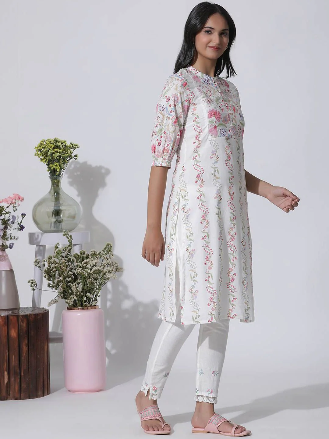 W Floral Printed Mandarin Collar Puffed Sleeves Regular Pure Cotton Kurta With Trousers - Image 3