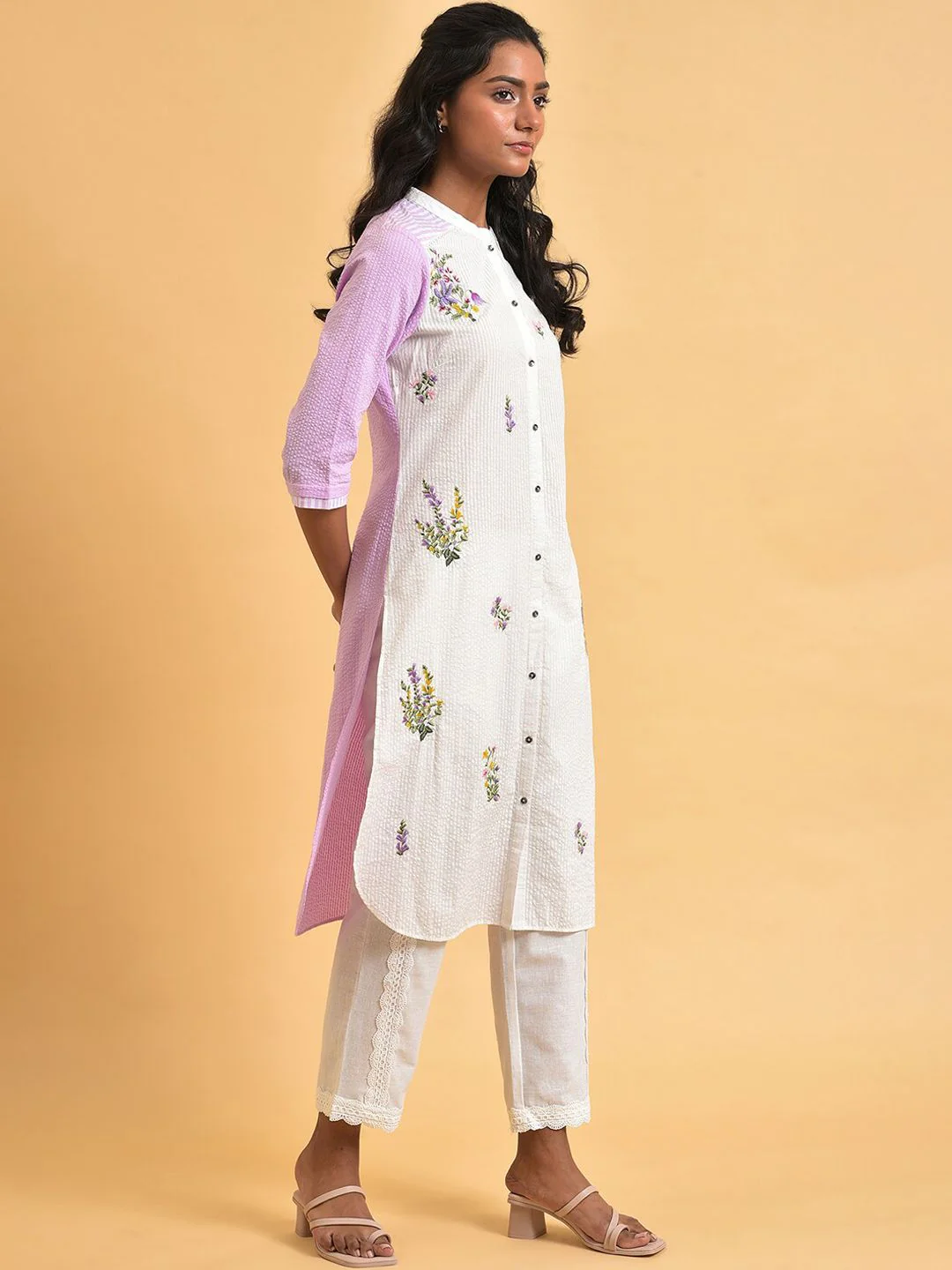 W Floral Printed Mandarin Collar Pure Cotton Straight Kurta - Image 3