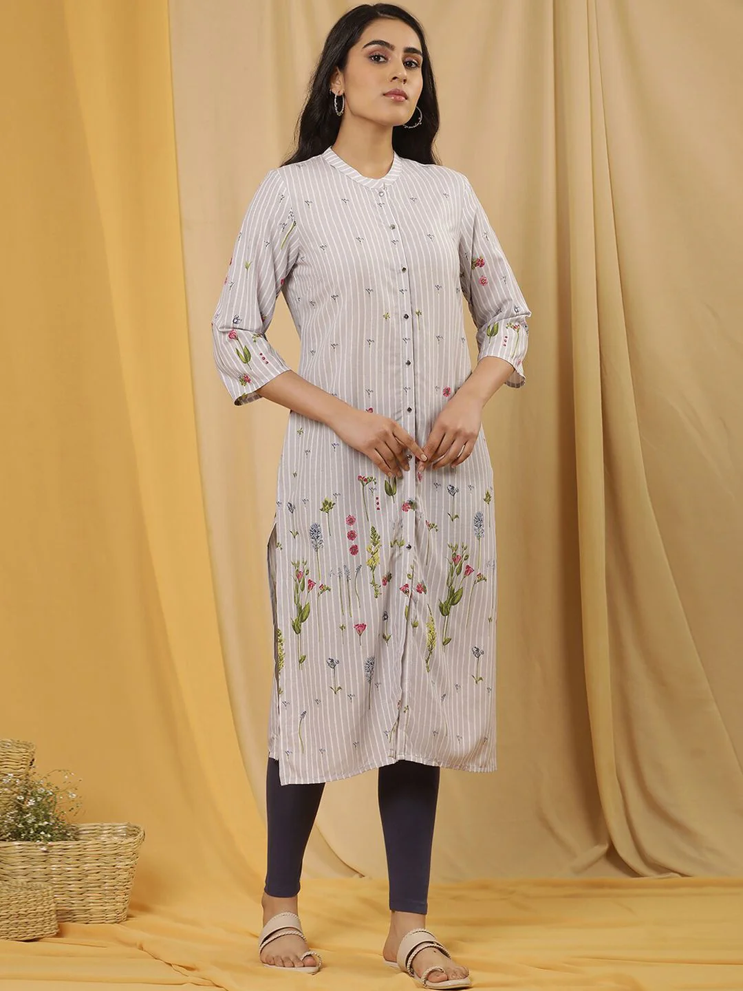 W Floral Printed Regular Kurta - Image 3