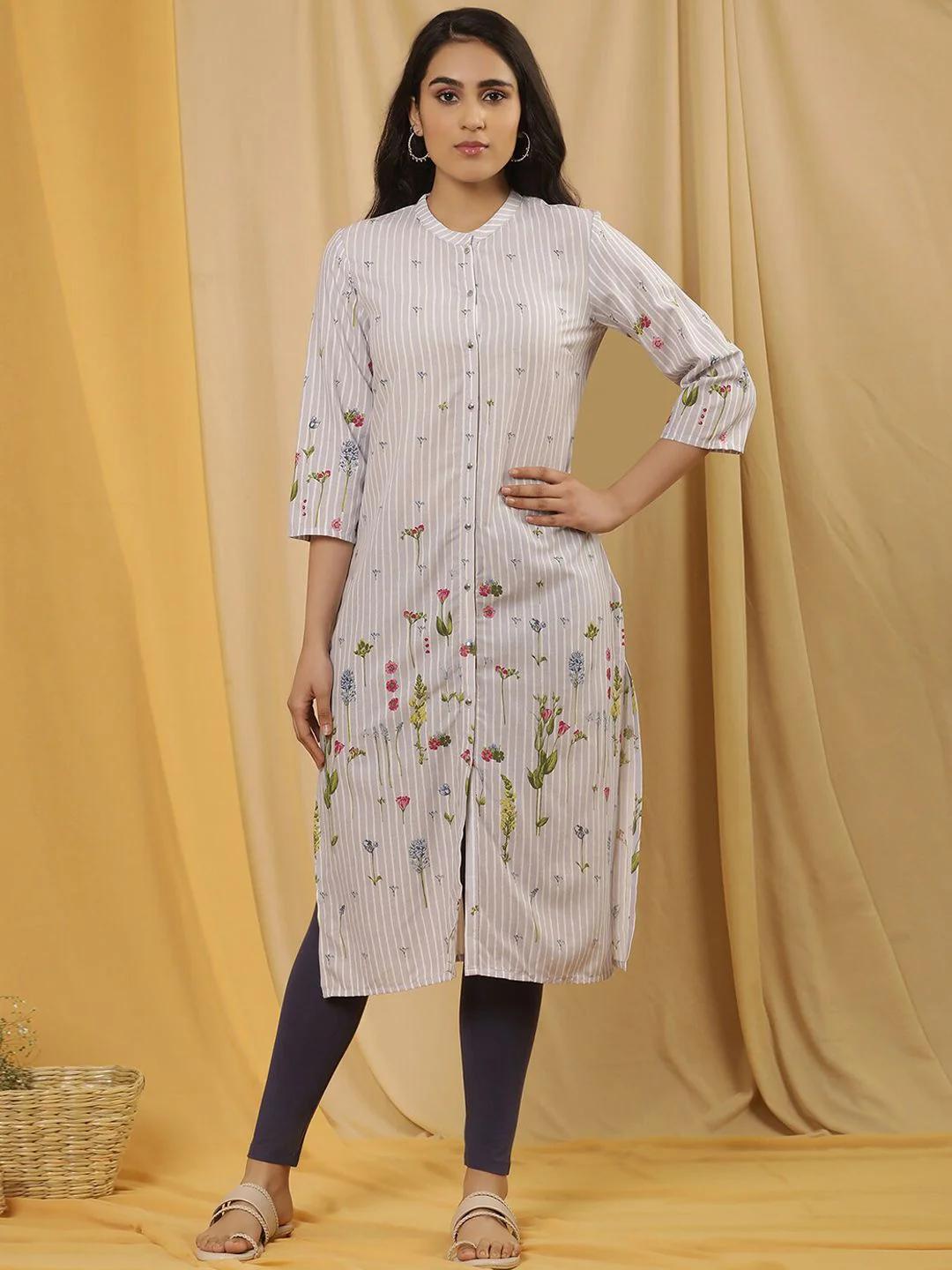 W Floral Printed Regular Kurta - Image 6