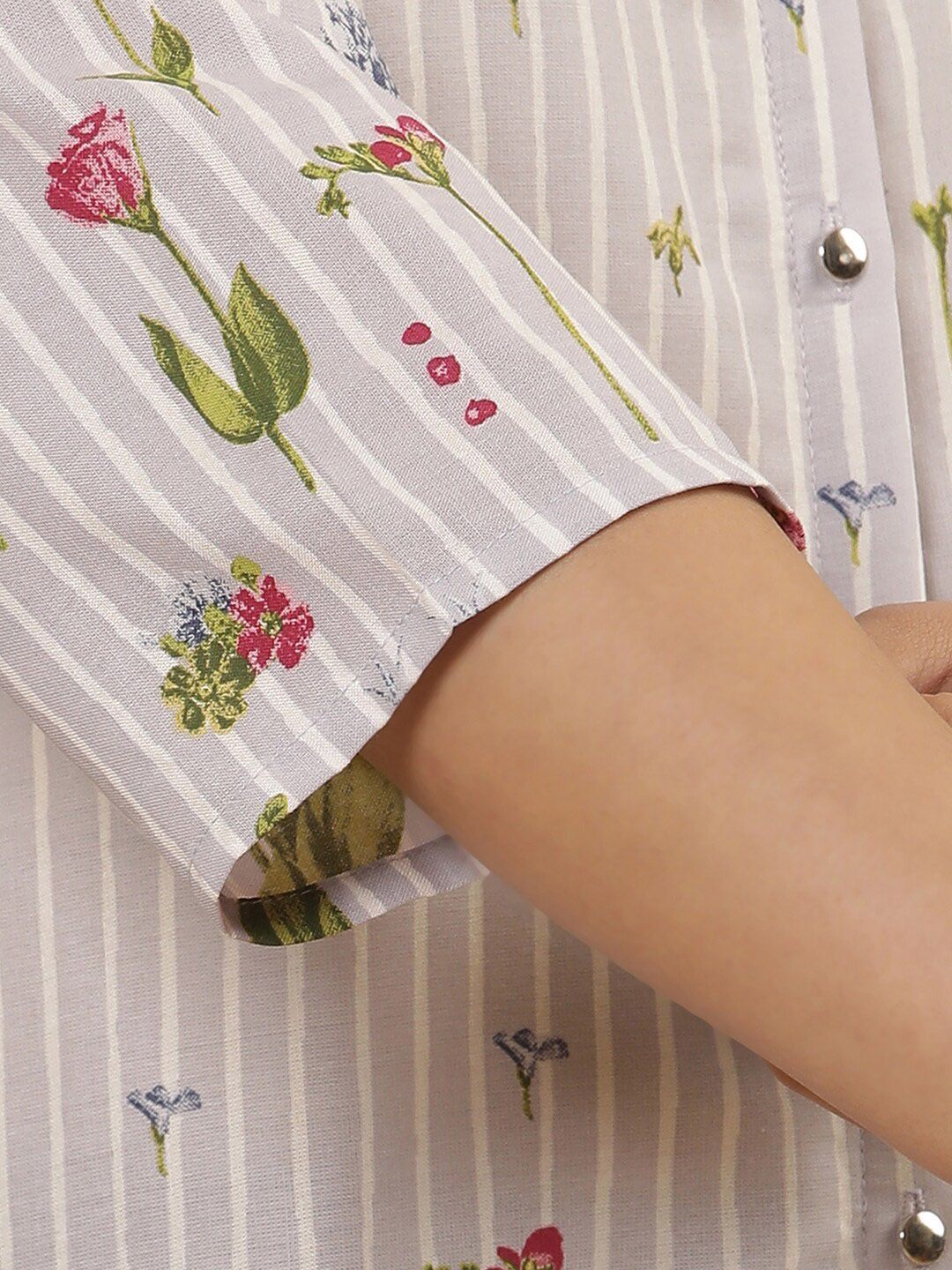 W Floral Printed Regular Kurta - Image 7