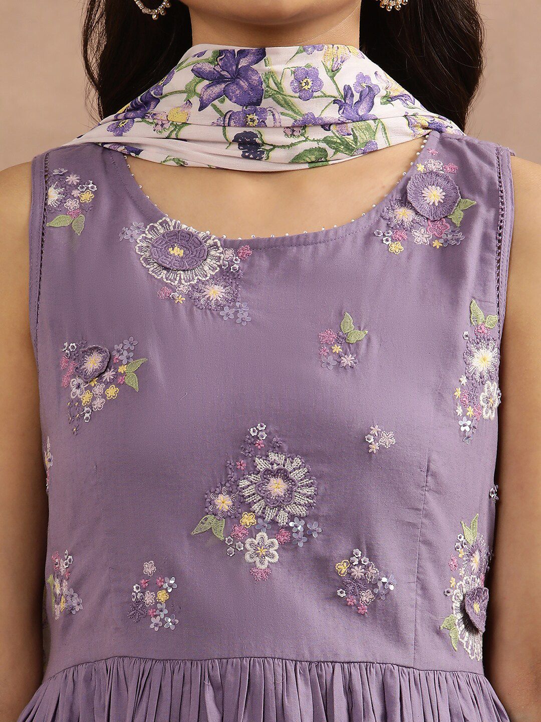 W Floral Yoke Design Empire Thread Work Pure Cotton Kurta with Trousers & With Dupatta - Image 2