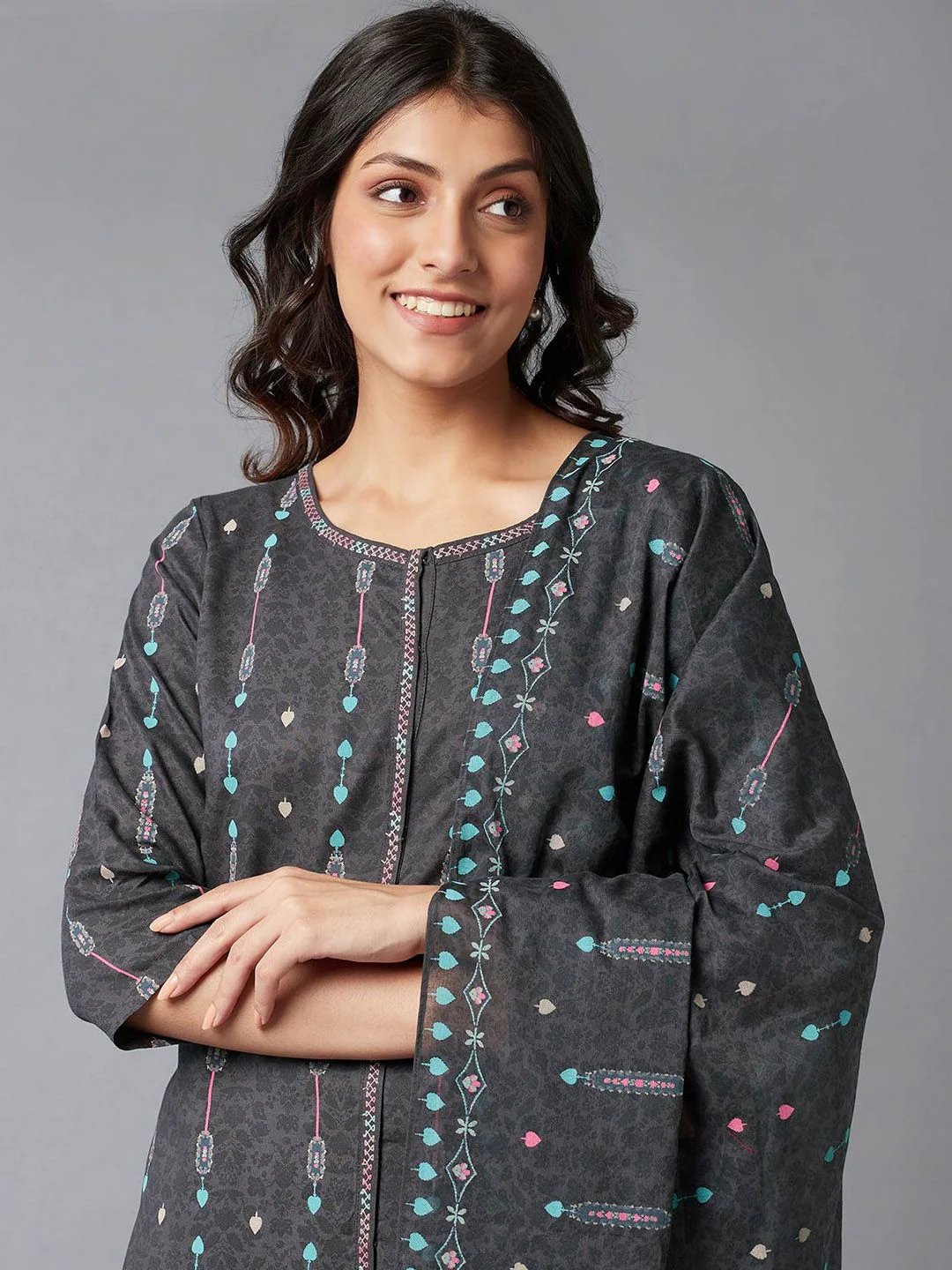 W Geometric Print Rayon Kurta With Slim Pant & Dupatta - Image 2