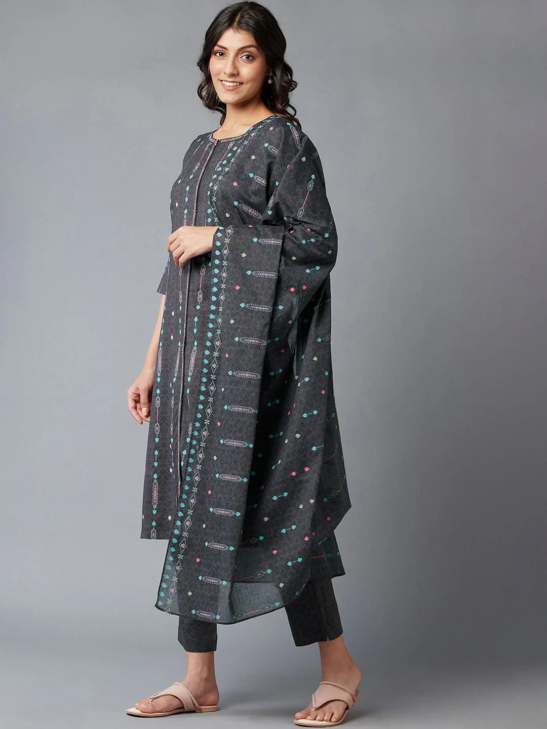 W Geometric Print Rayon Kurta With Slim Pant & Dupatta - Image 7