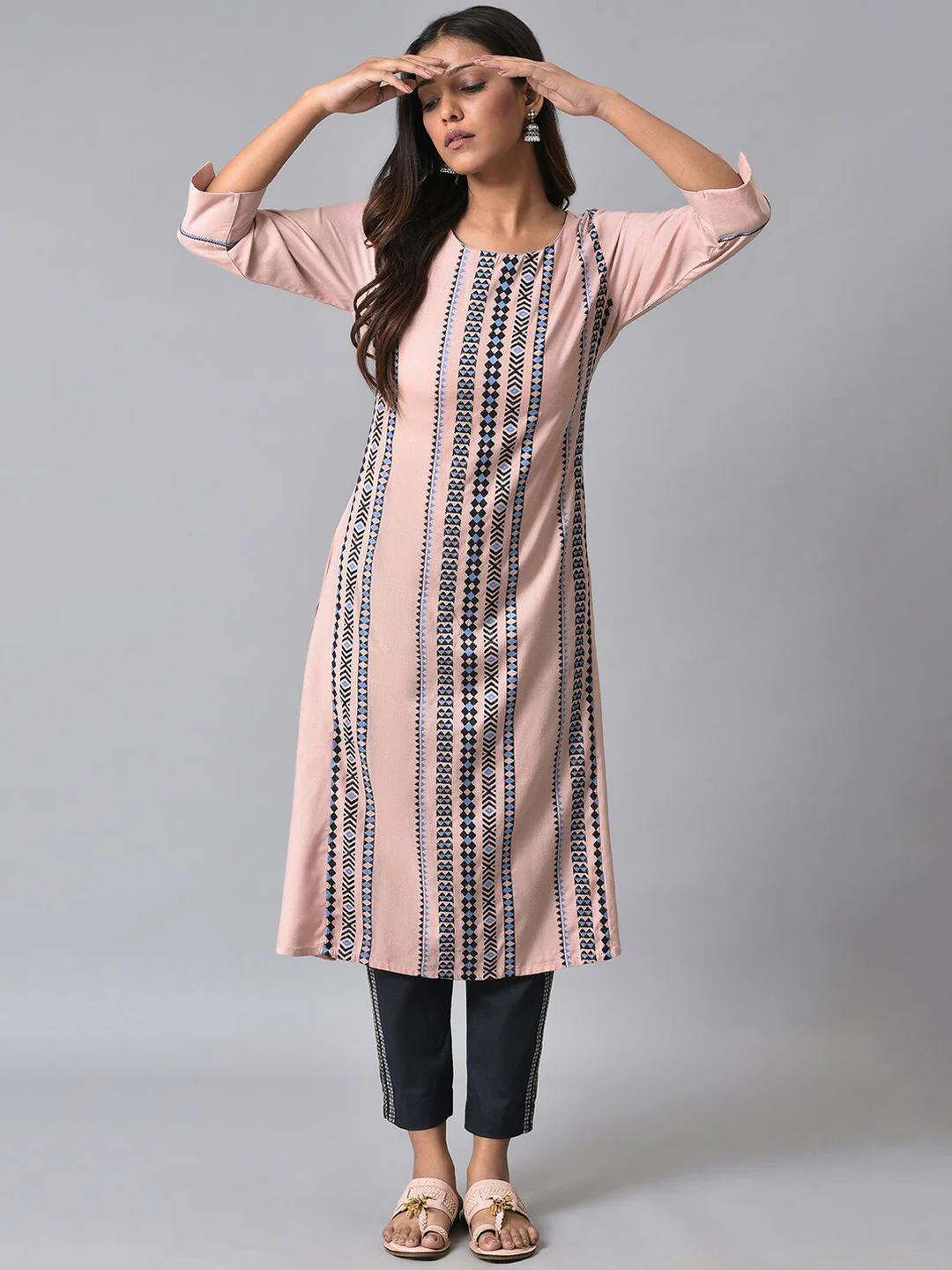 W Geometric Printed Straight Kurta - Image 2