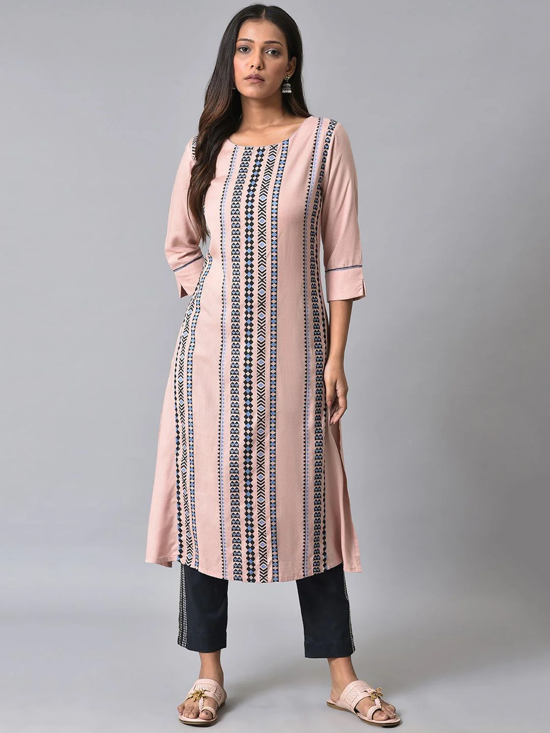 W Geometric Printed Straight Kurta - Image 3