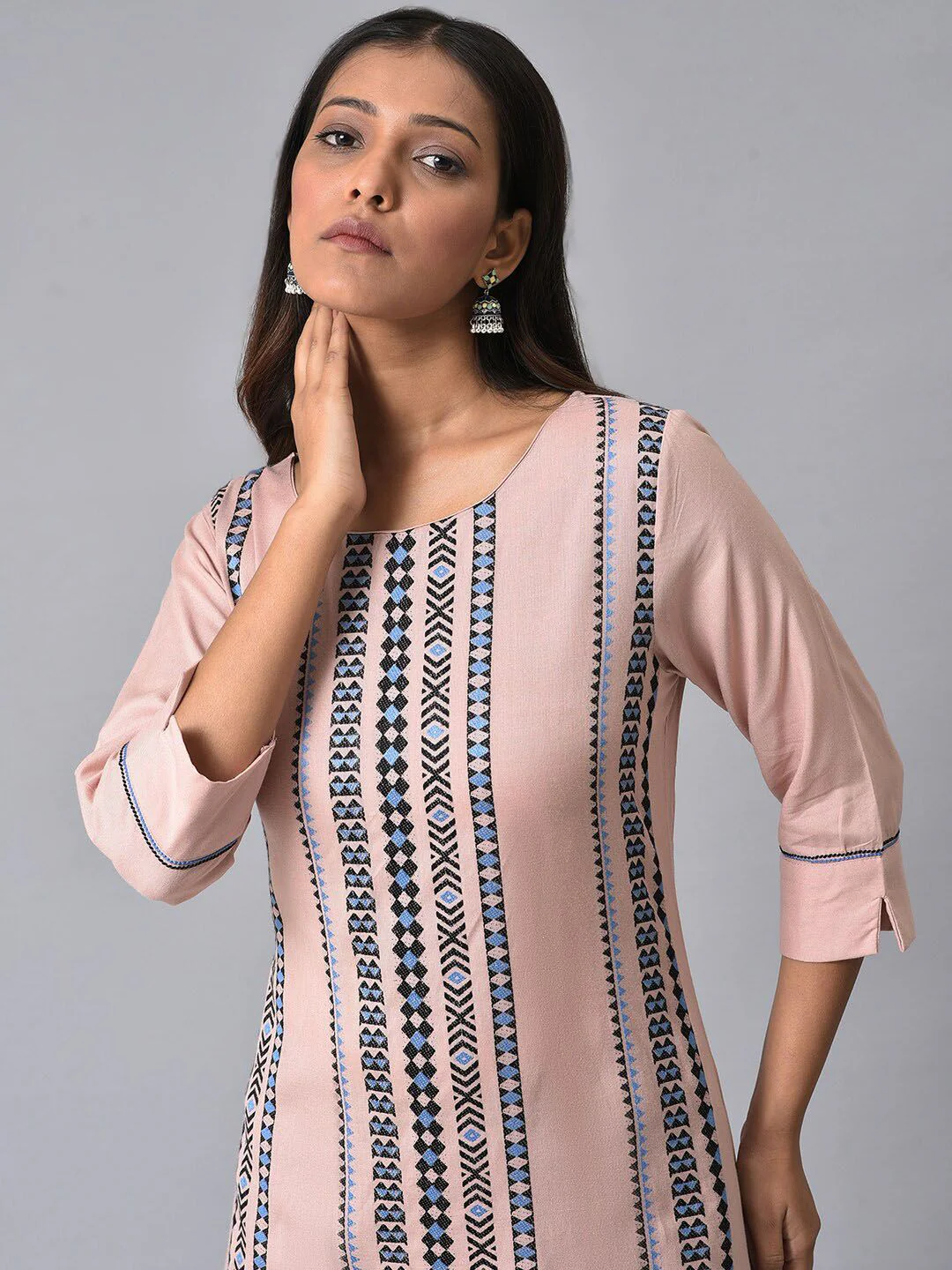 W Geometric Printed Straight Kurta - Image 4