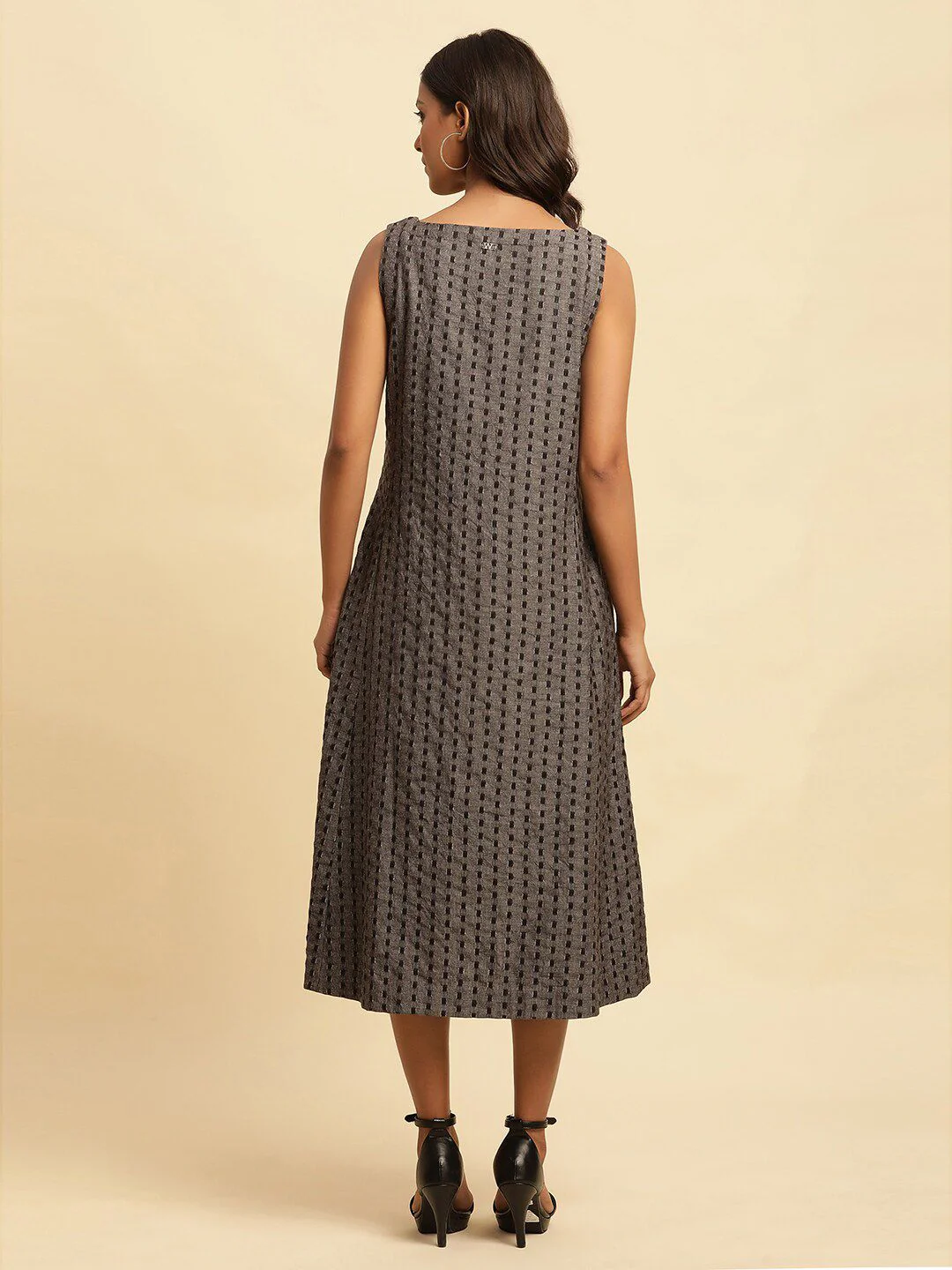 W Grey Printed No Sleeves A-Line Midi Dress - Image 4