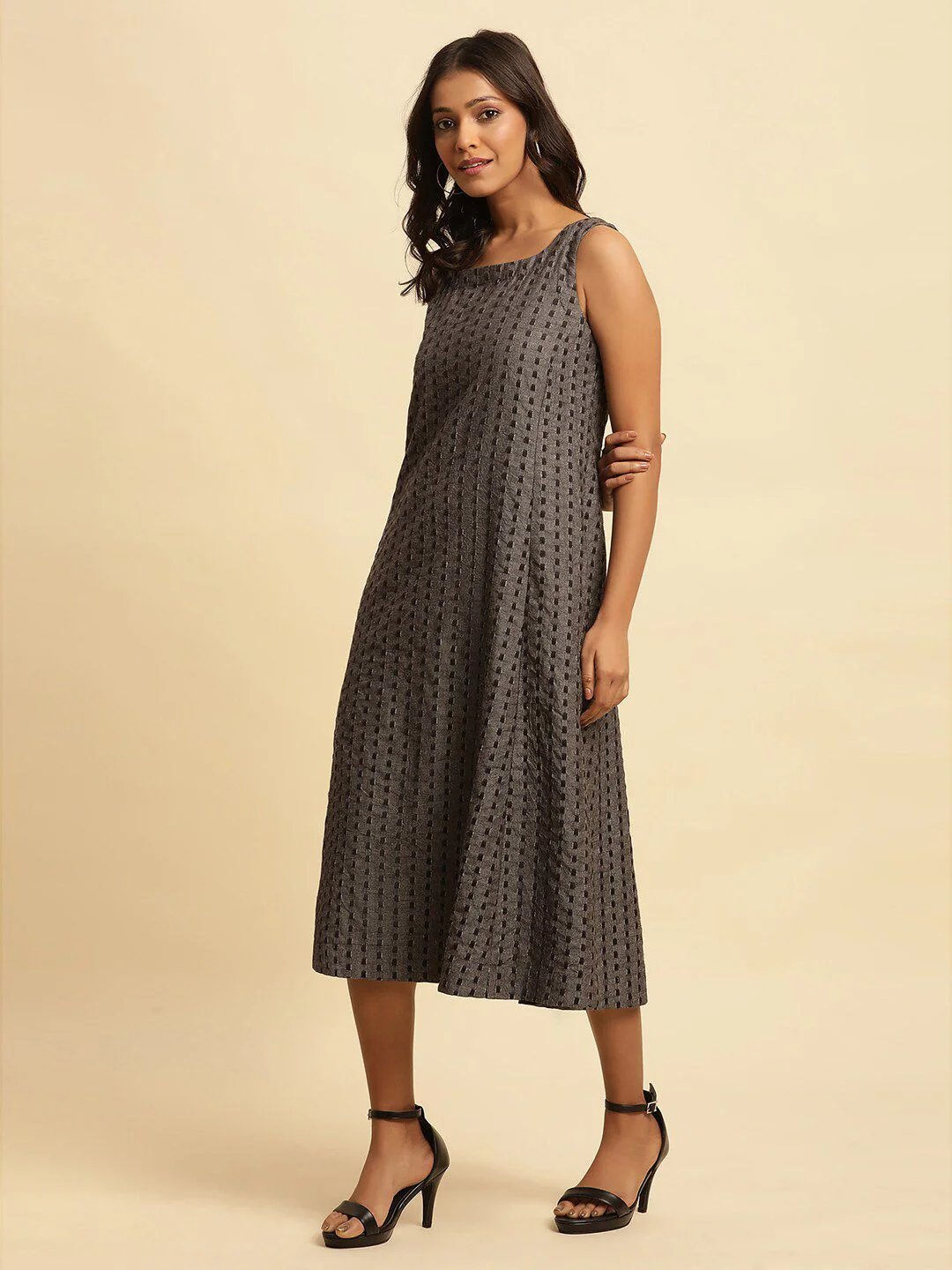 W Grey Printed No Sleeves A-Line Midi Dress - Image 5