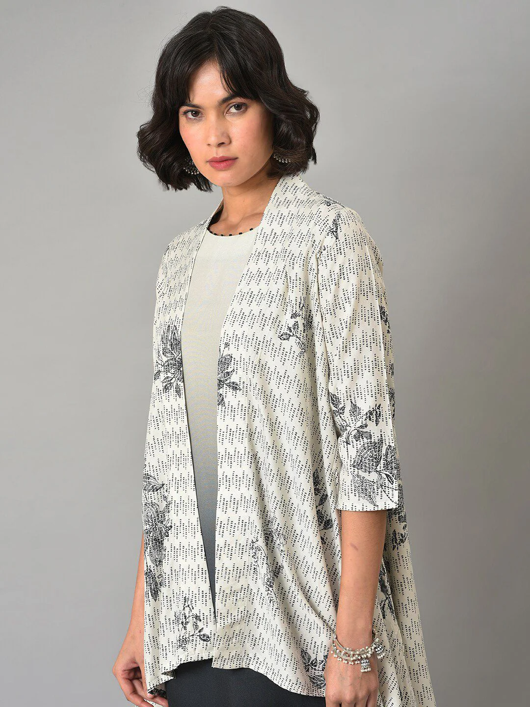W Printed Rayon Kurta With Shrugs & Palazzos - Image 2