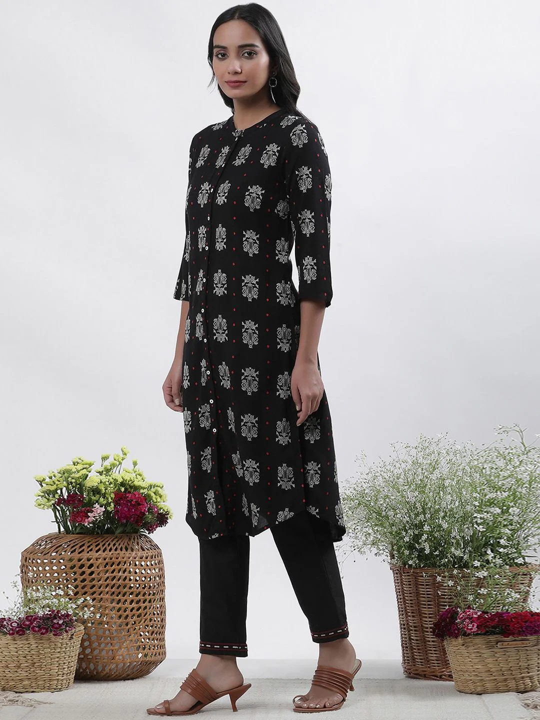 W Printed Regular Kurta with Palazzo - Image 5