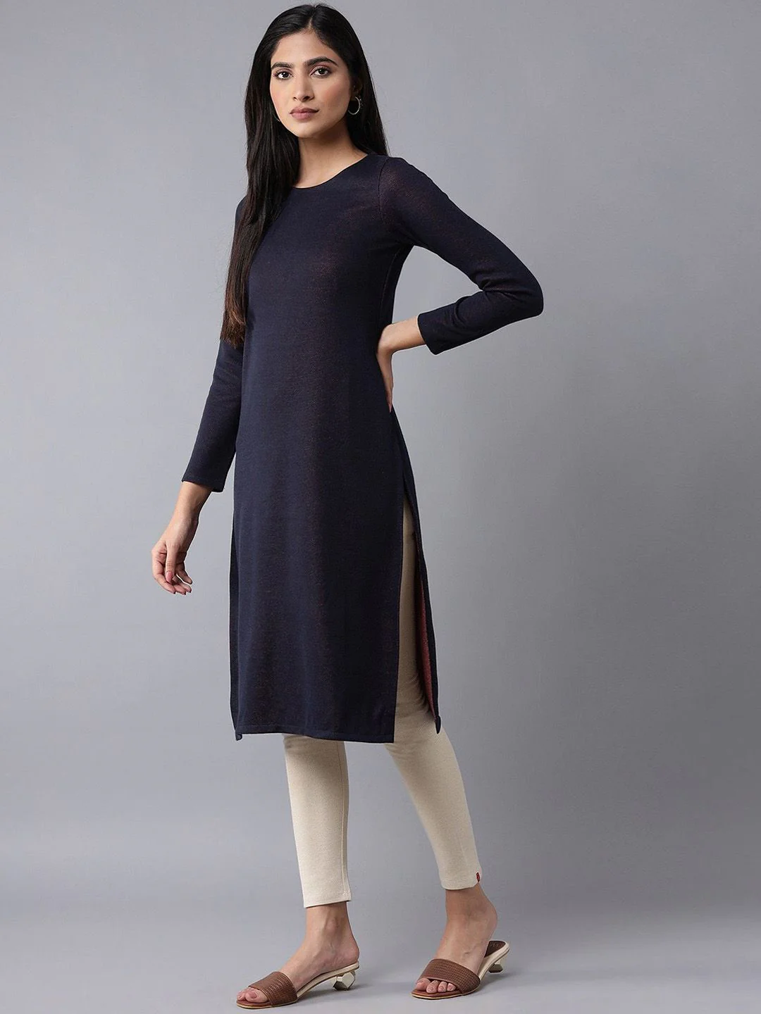 W Round Neck Straight Kurta - Image 4