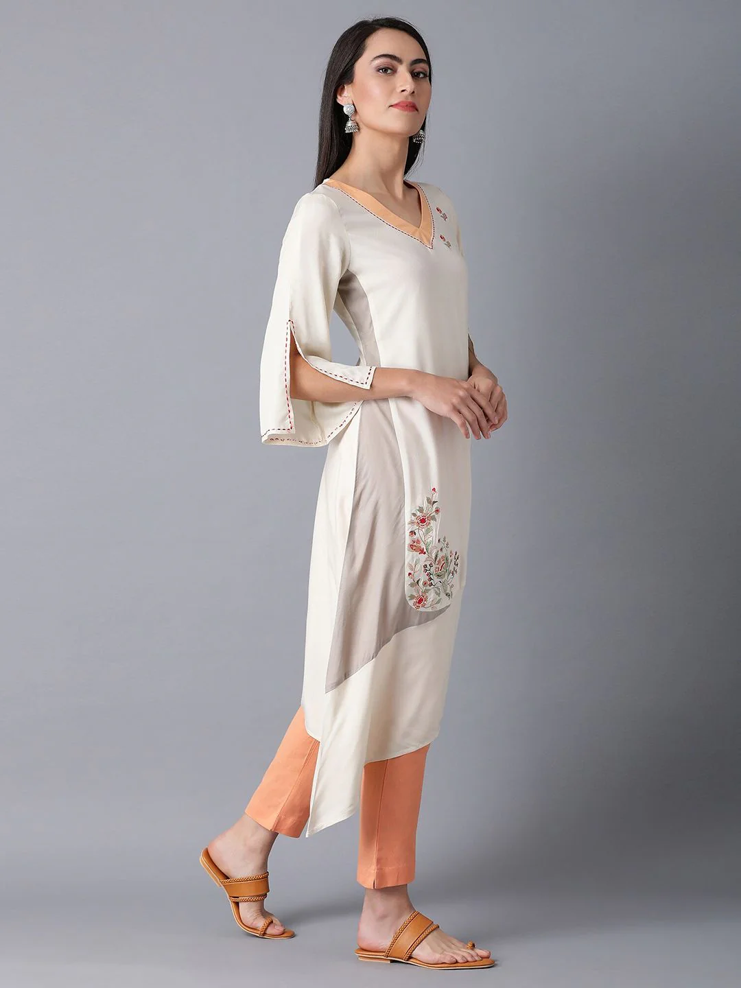 W Women Beige Floral Printed Flared Sleeves Kurta - Image 3