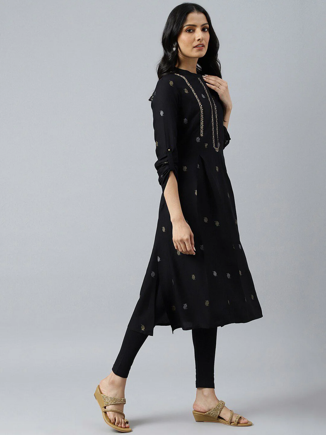 W Women Black Geometric Embroidered Thread Work Kurta - Image 3
