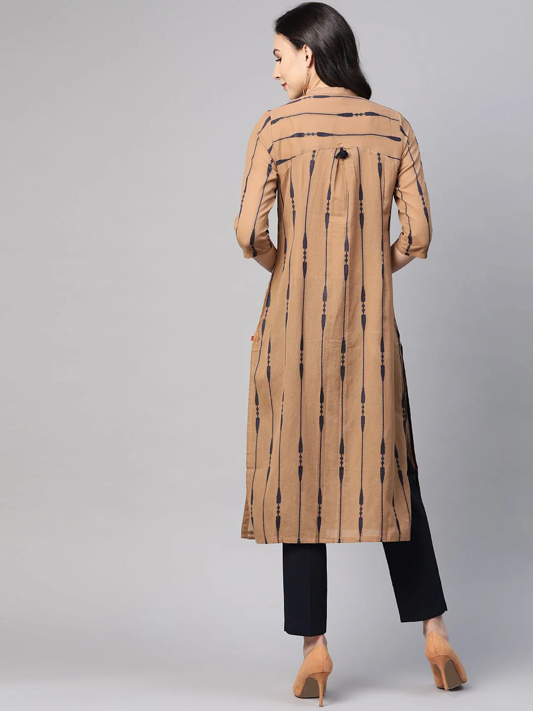 W Women Brown & Navy Blue Striped Straight Kurta - Image 5