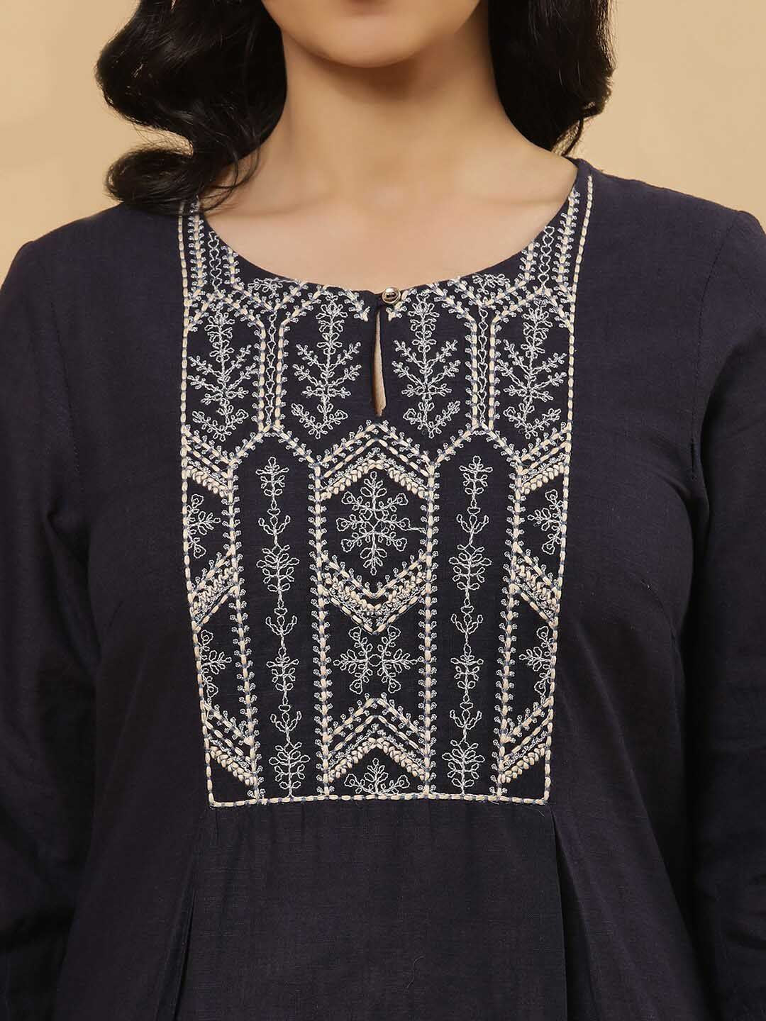 W Women Ethnic Motifs Embroidered Regular Thread Work Pure Cotton Kurta with Trousers - Image 2