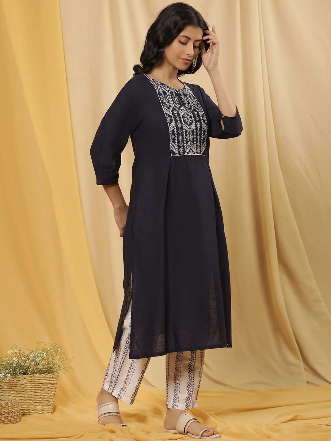 W Women Ethnic Motifs Embroidered Regular Thread Work Pure Cotton Kurta with Trousers - Image 3