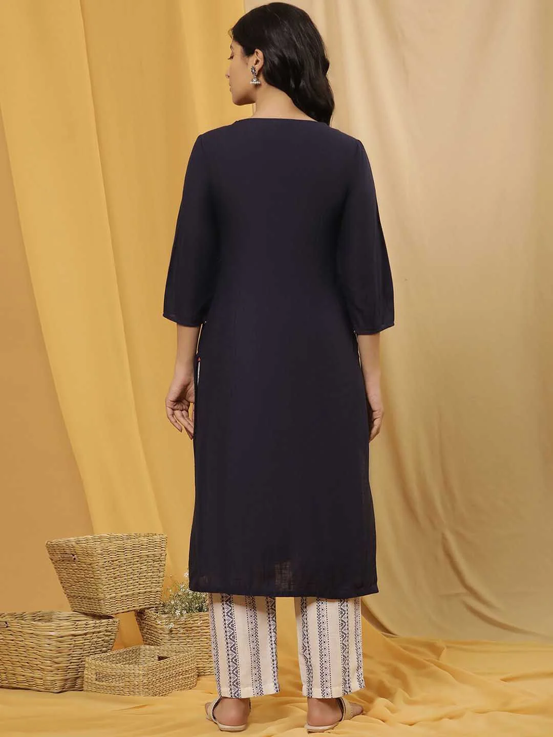 W Women Ethnic Motifs Embroidered Regular Thread Work Pure Cotton Kurta with Trousers - Image 4