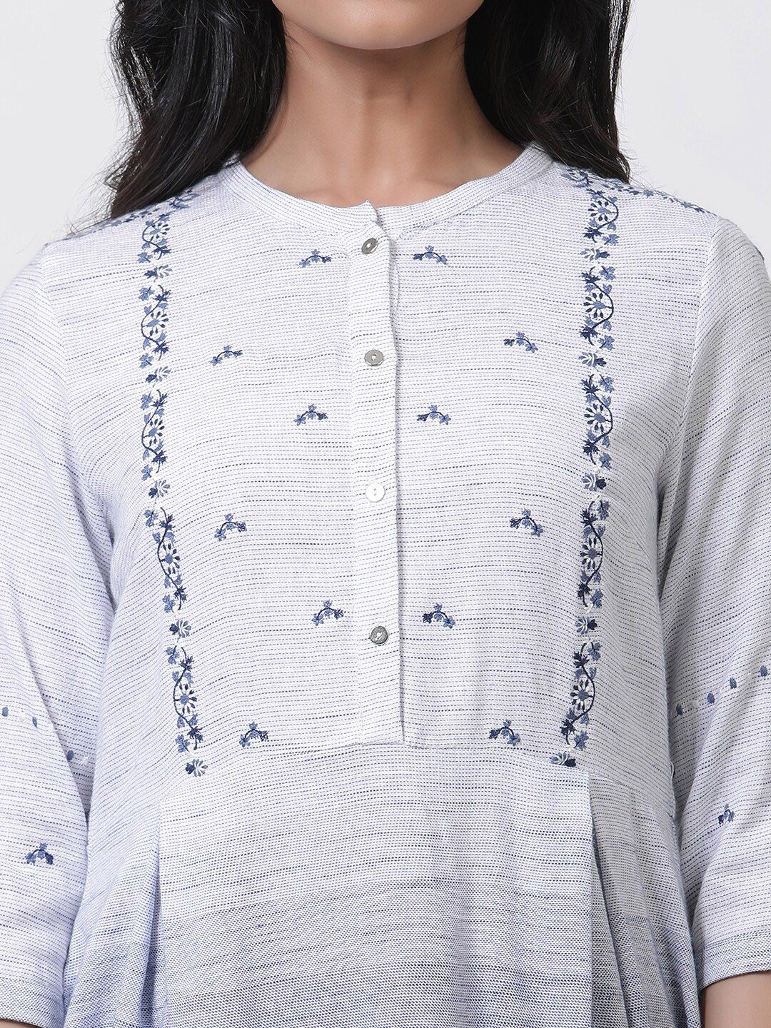 W Women Ethnic Motifs Striped Regular Thread Work Pure Cotton Kurta With Trousers - Image 2