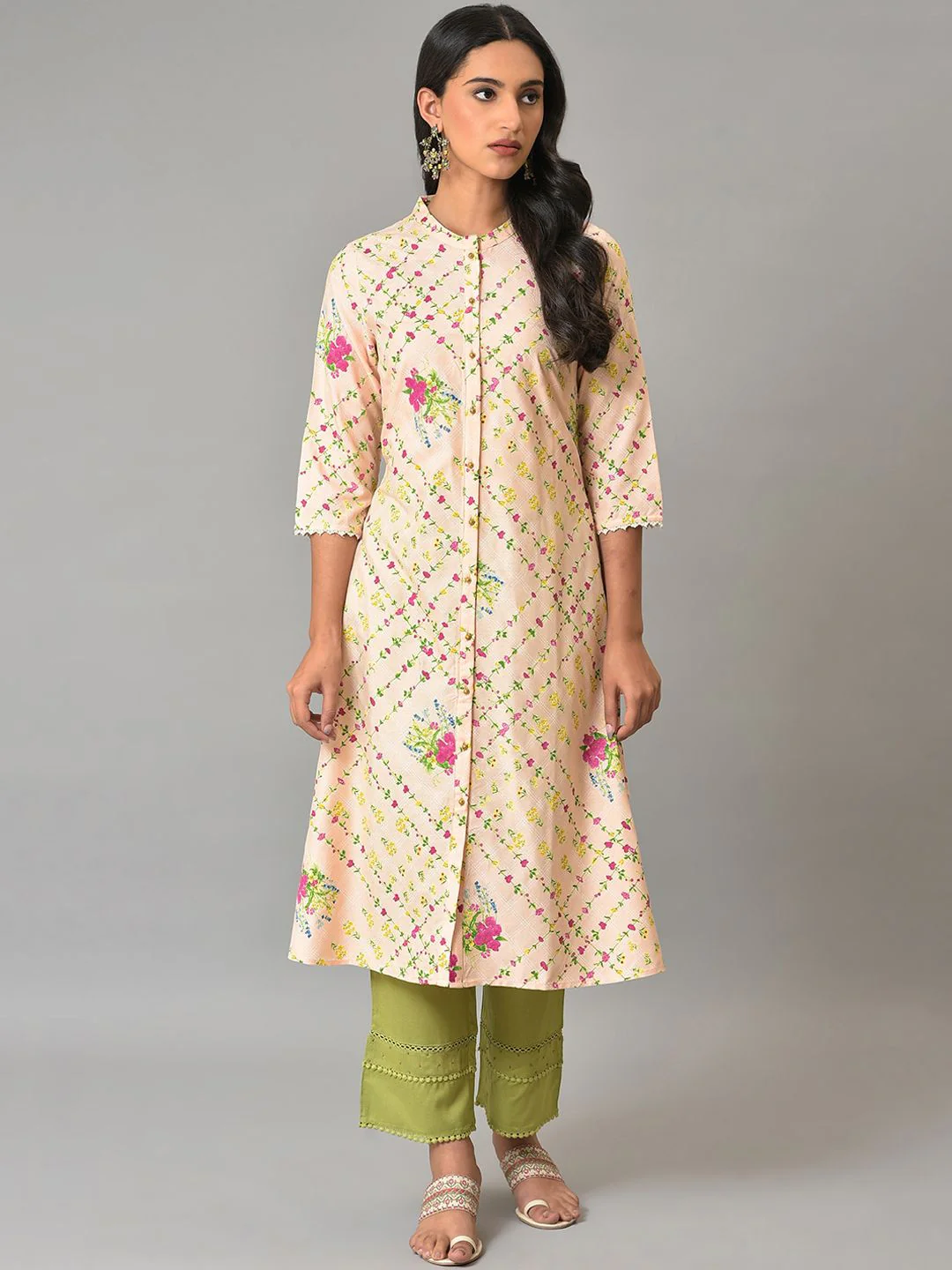 W Women Floral Printed Keyhole Neck Kurta - Image 3