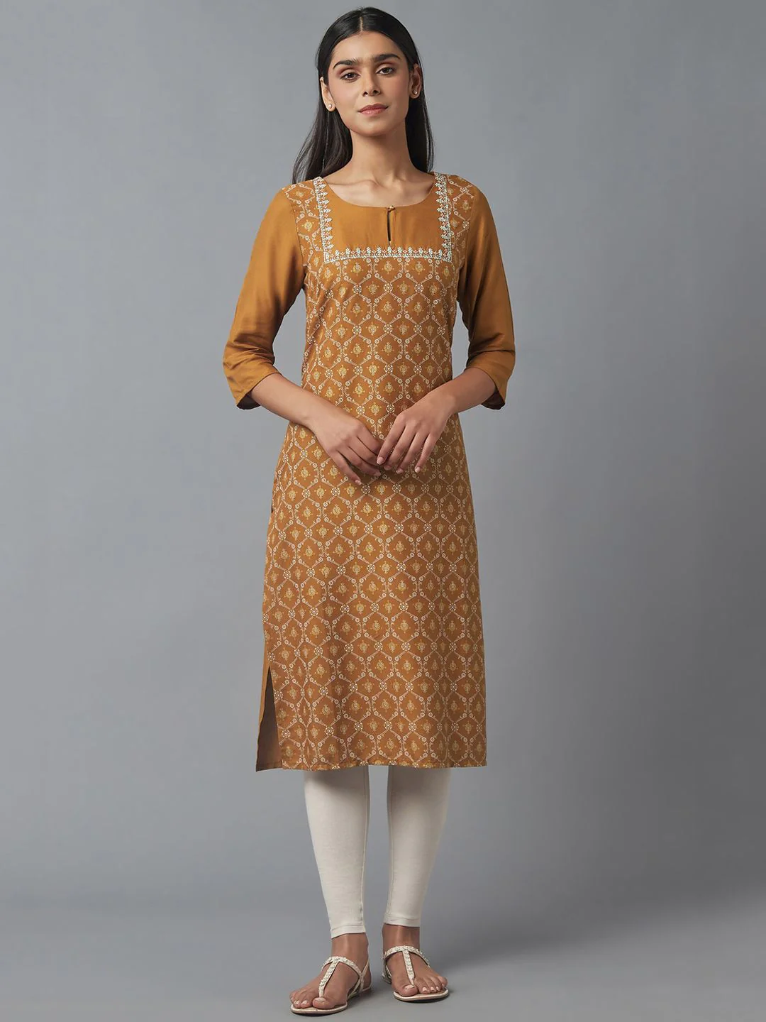 W Women Gold-Toned Ethnic Motifs Printed Thread Work Kurta