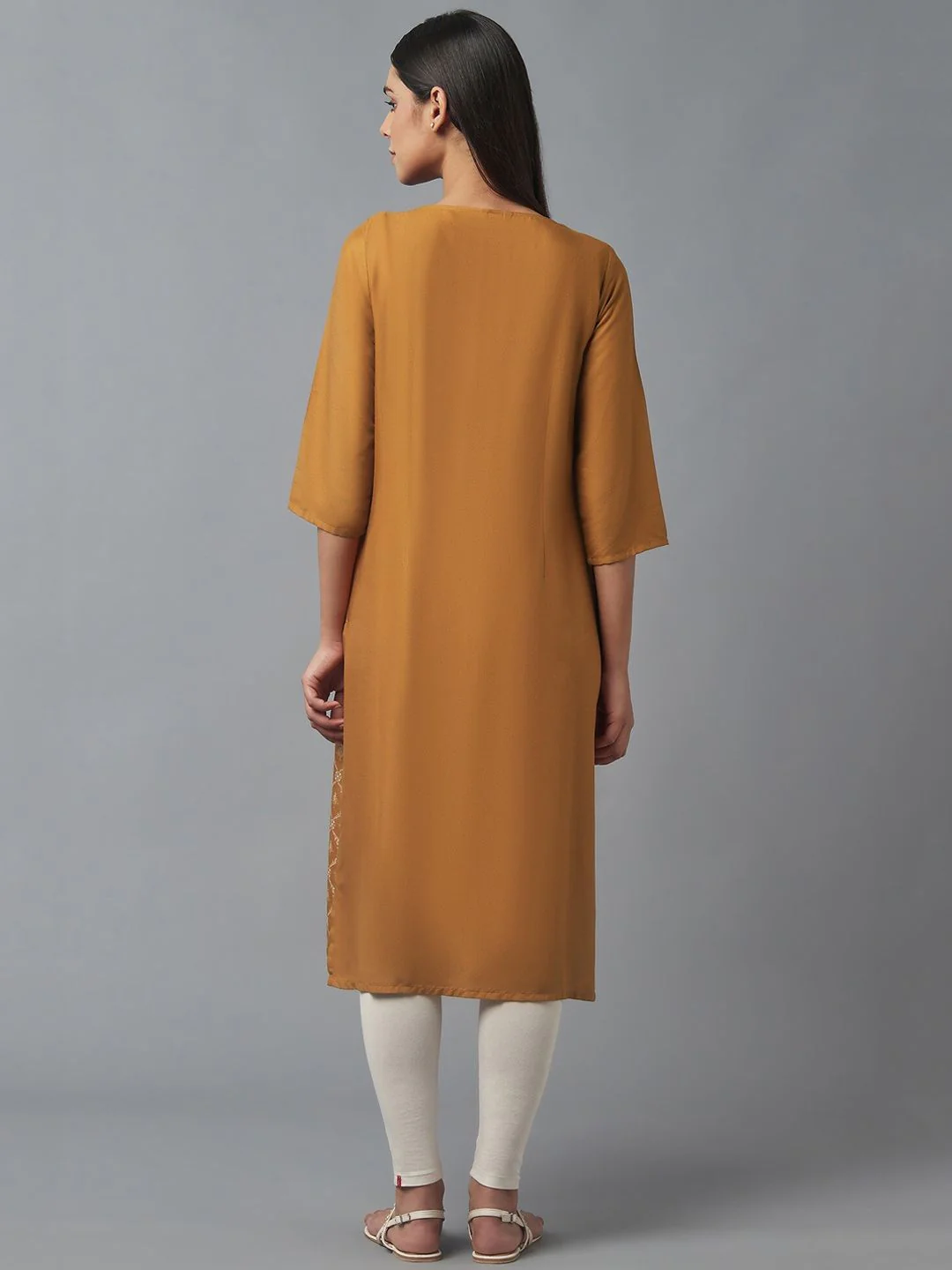 W Women Gold-Toned Ethnic Motifs Printed Thread Work Kurta - Image 5