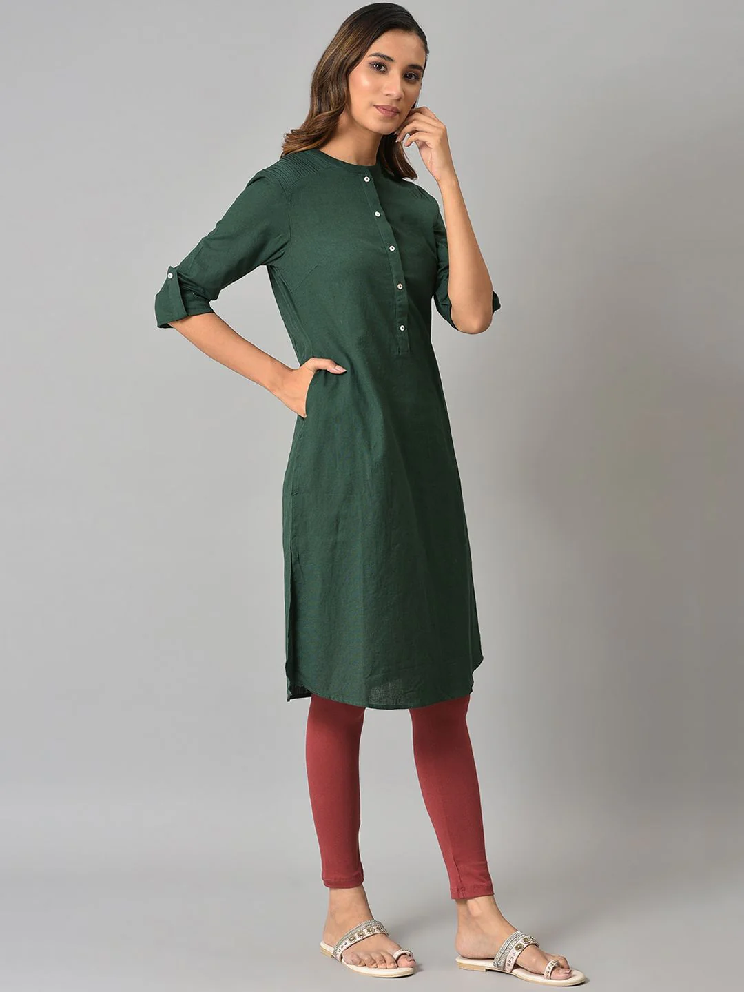 W Women Green Thread Work Kurta - Image 5