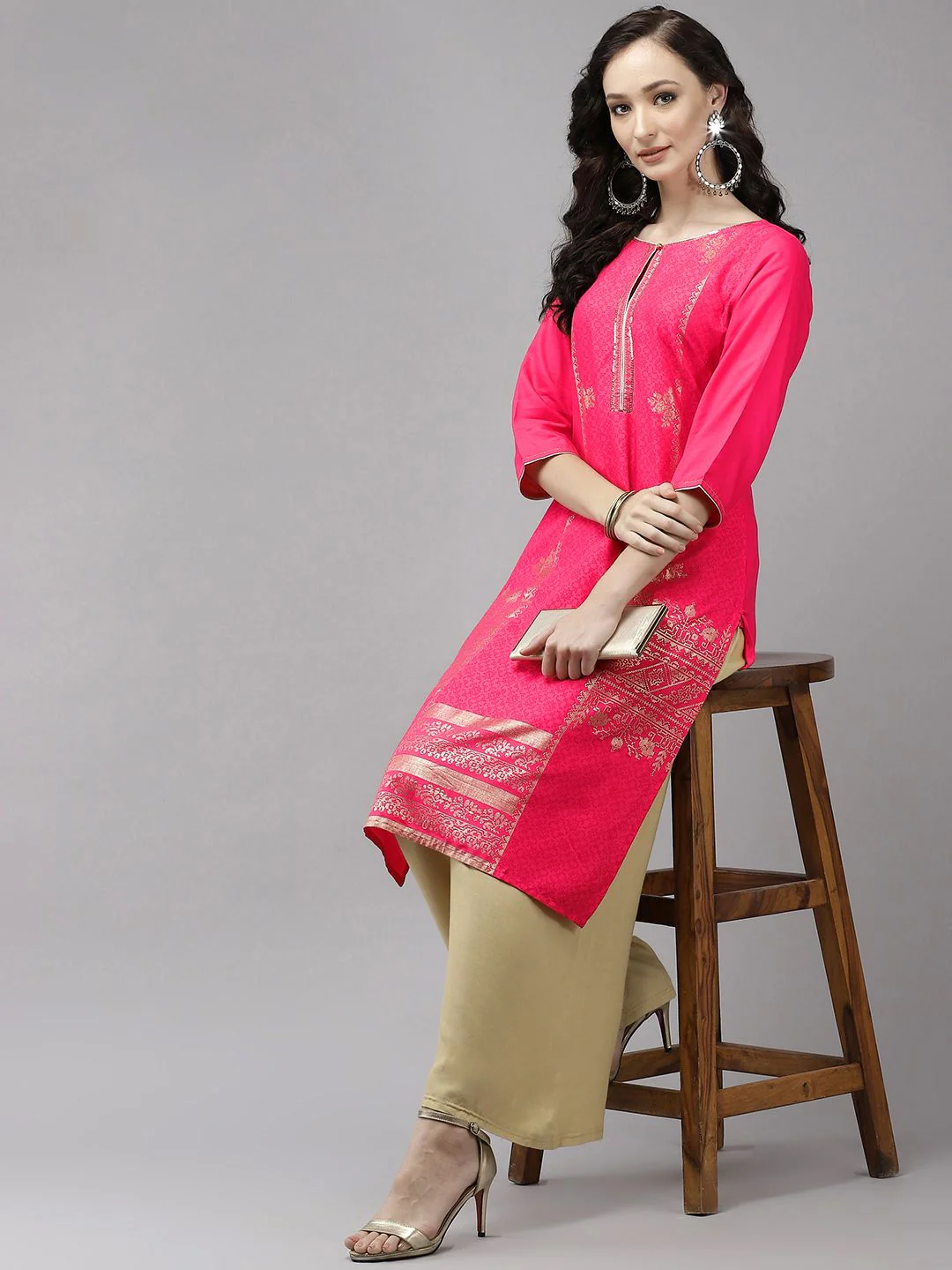 W Women Pink & Golden Geometric Printed Keyhole Neck Straight Kurta - Image 4