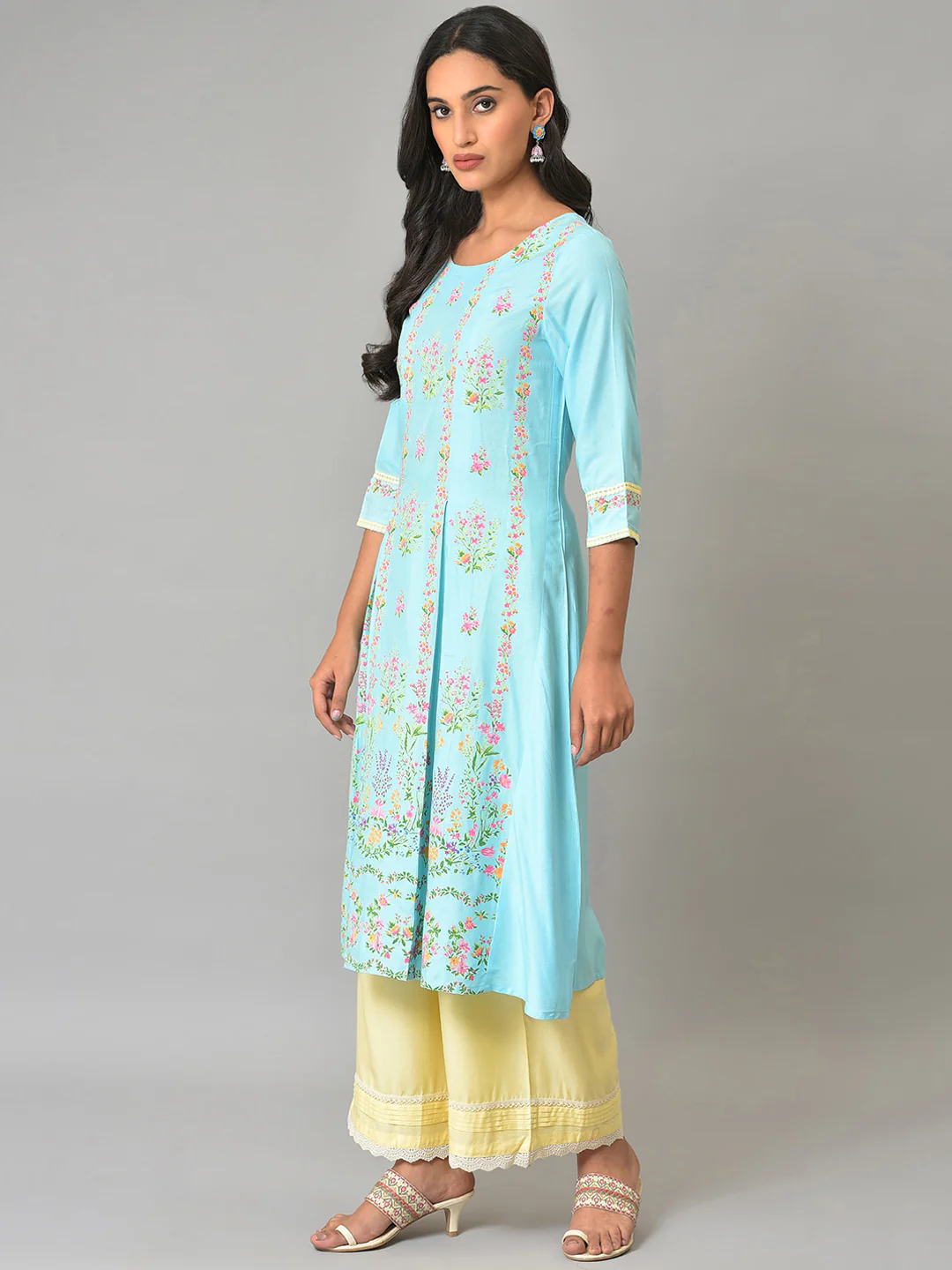 W Women Round Neck Floral Printed Kurta - Image 4