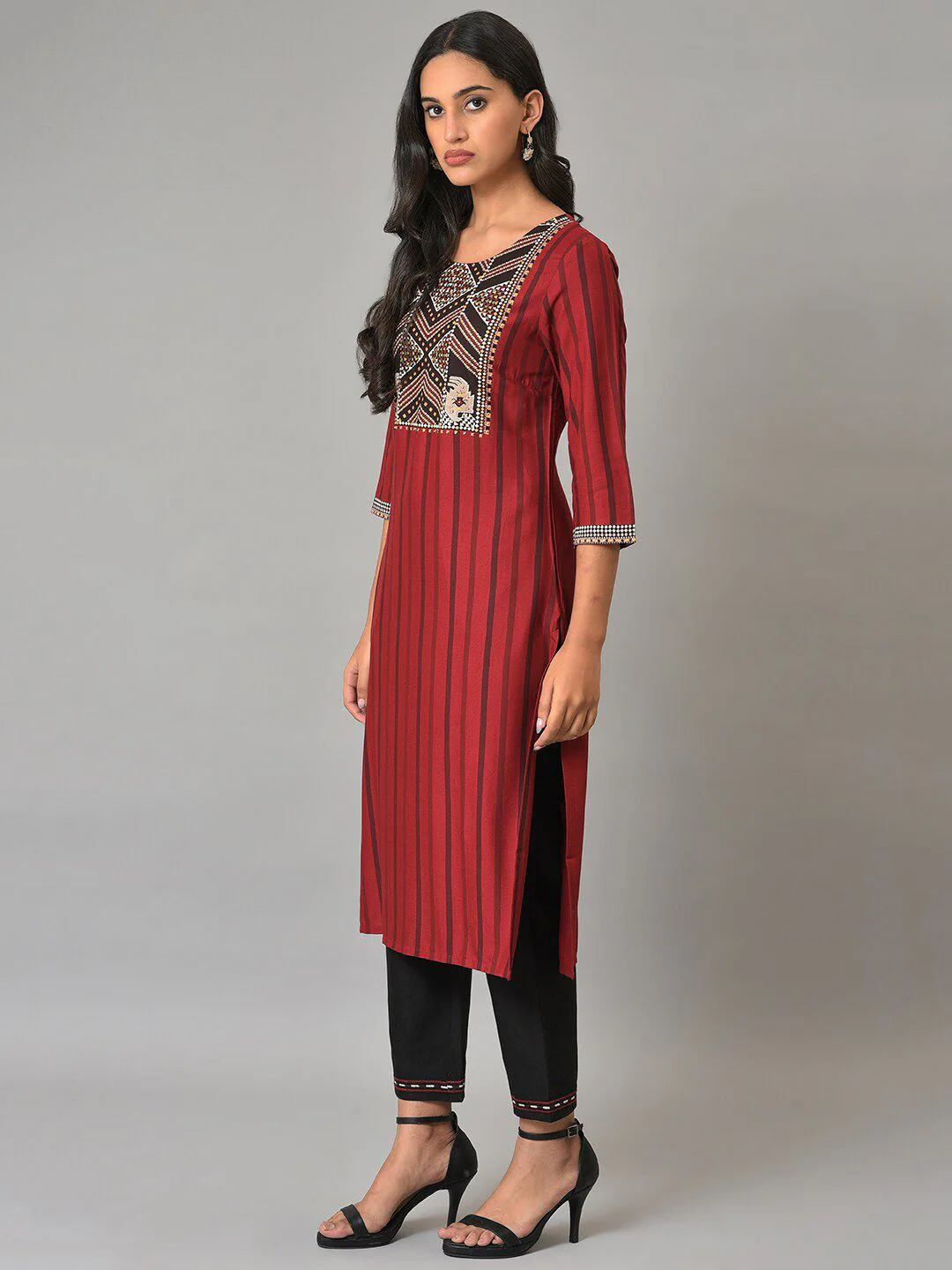 W Women Round Neck Striped Kurta