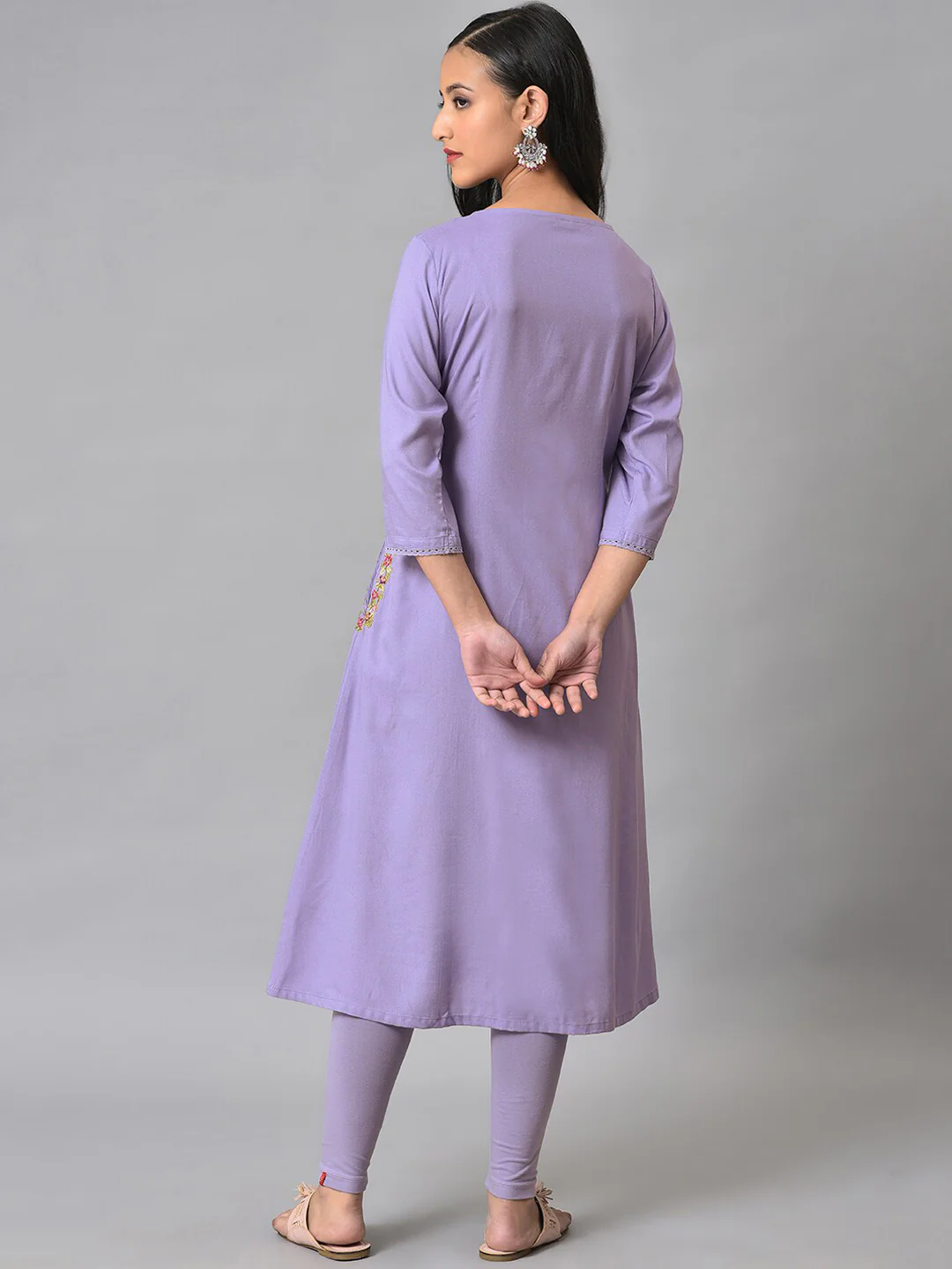 W Women Round Neck Thread Work Kurta - Image 5