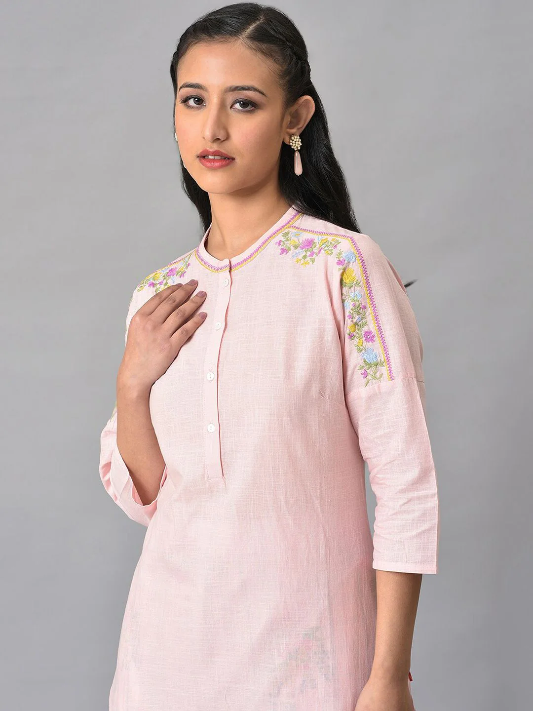 W Women Thread Work Cotton Kurta - Image 4