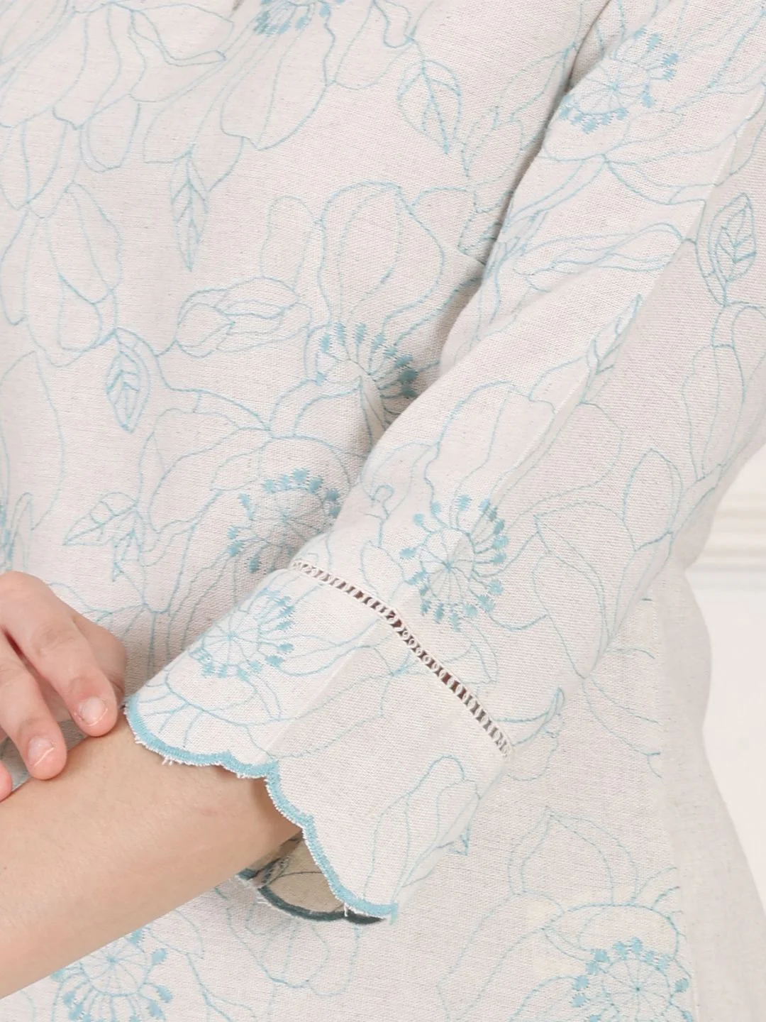 W Women Thread Work Kurta - Image 7