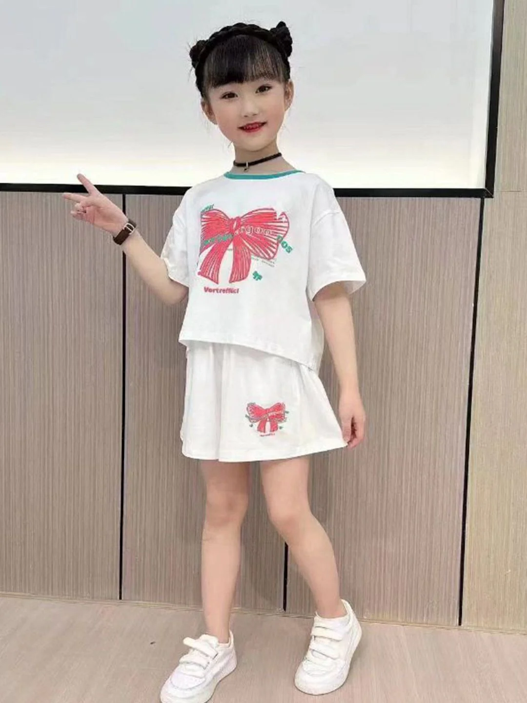 YK Girls Printed Round Neck T-Shirt With Shorts - Image 4